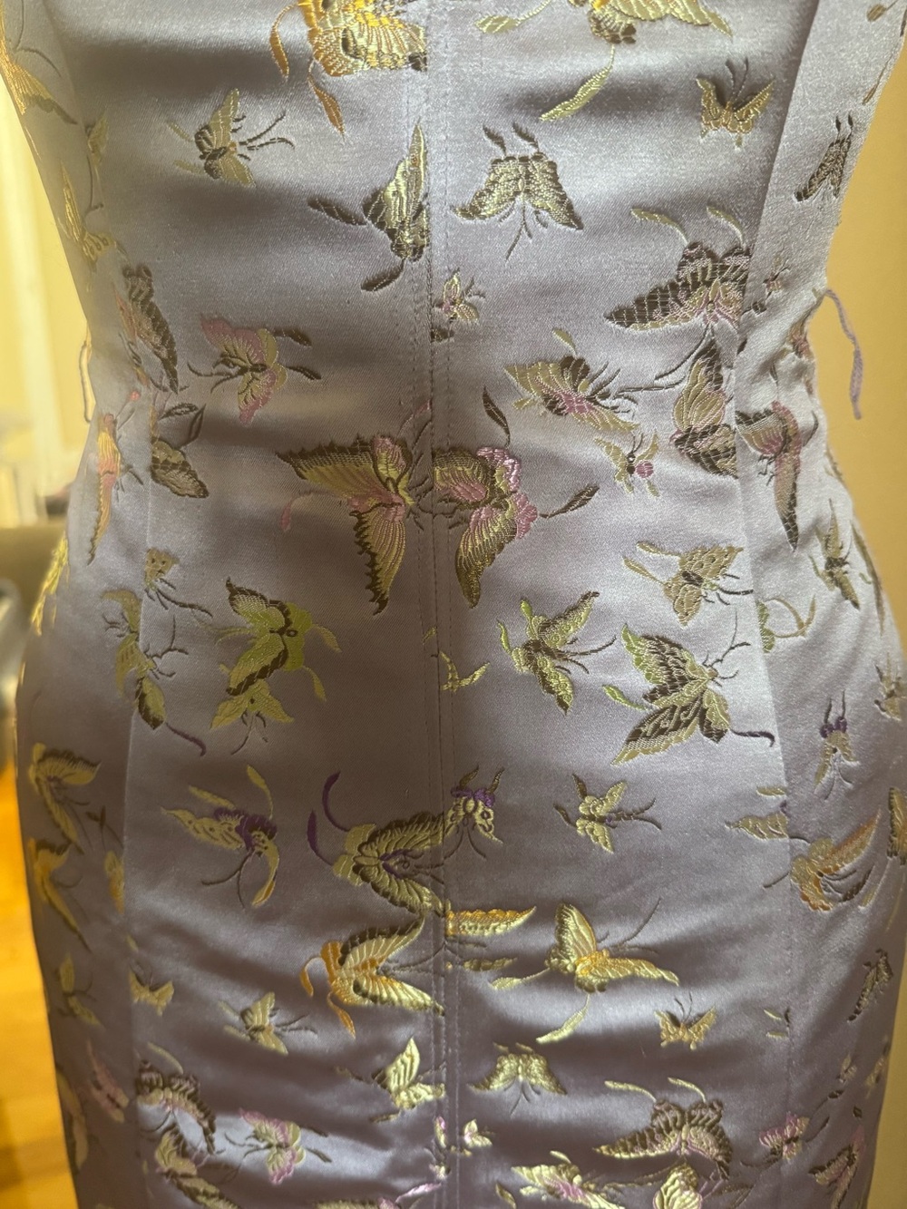 Betsey Johnson Lilac Midi Dress with Gold Bird Brocade - Picture 2 of 9